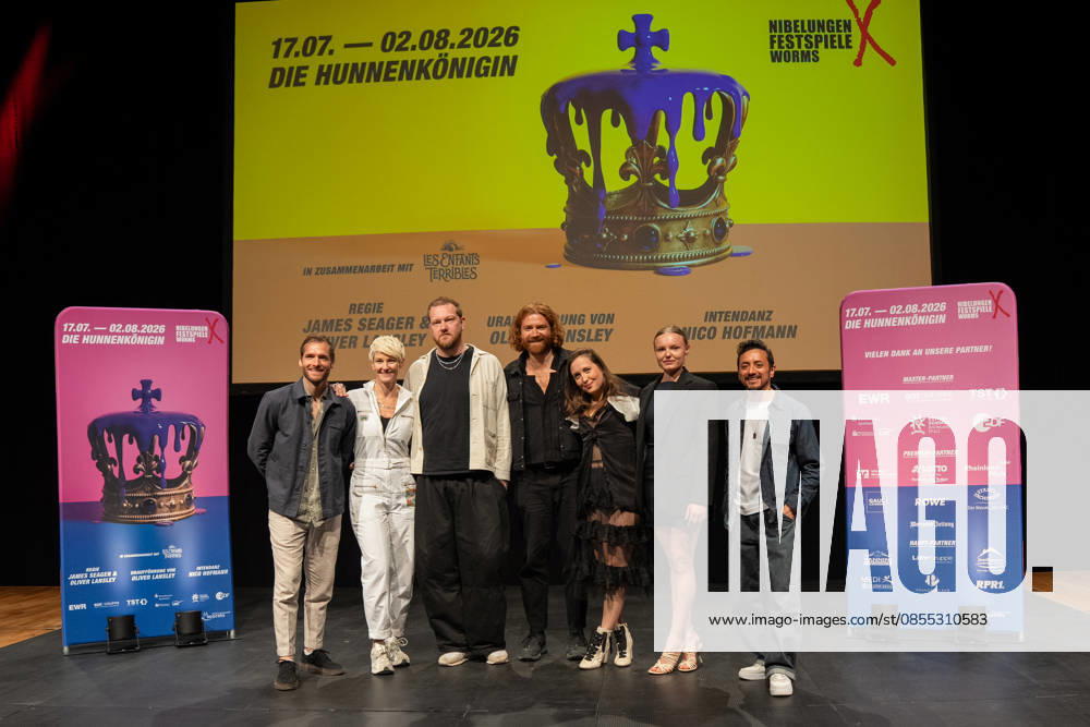 Nibelungen Festival Worms 2026 from left Vinzenz Wagner, Anna Martine Freeman, Alexander Wolfe, Aram Tafreshian, Alice Merton, Maria Victoria Dragus, Miguel Hernando Torres Umba at the press conference on 30 April 2026 for the Nibelungen Festival Worms 2026 at DasWormser, where the new play Die Hunnenkönigin was presented Worms DasWormser Rheinland Pfalz