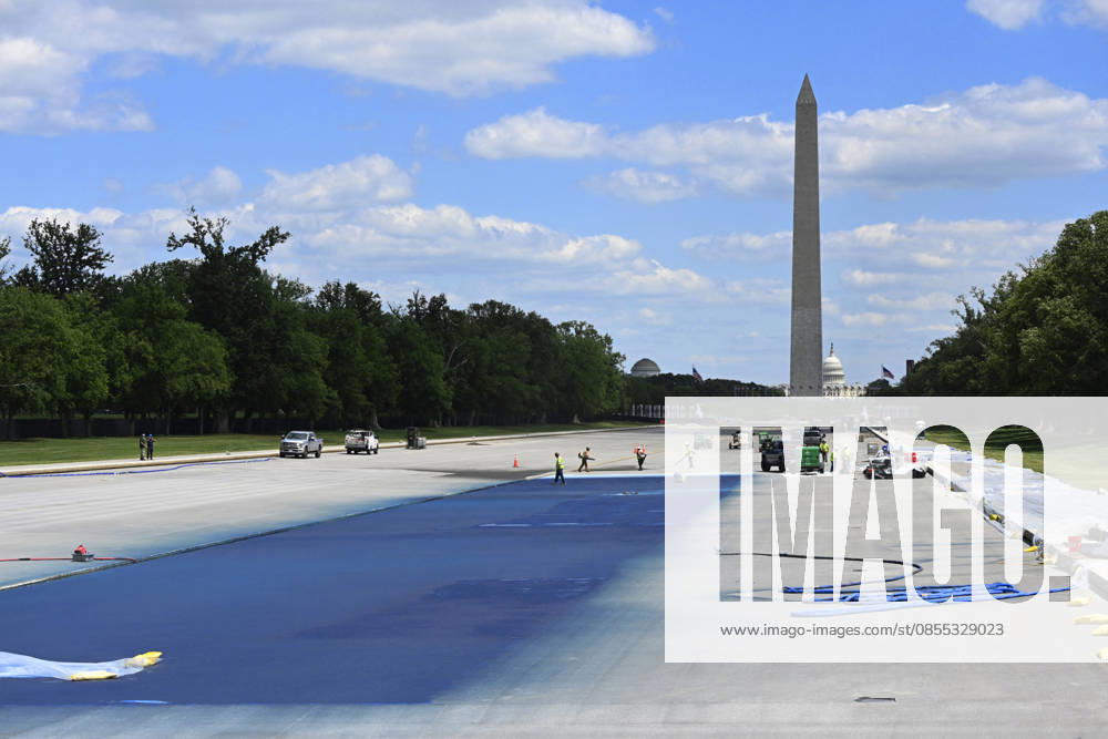 President Trump ordered the basin of the Lincoln Memorial Reflecting Pool to be painted blue Workers spray a blue coating on the basin of the Lincoln Memorial Reflecting Pool following an order by US President Donald Trump, on April 30, 2026 in Washington, DC. Photo by Olivier Douliery ABACAPRESS.COM Washington DC United States