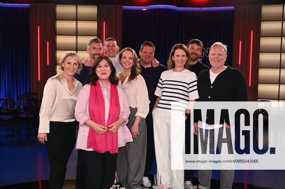 Presenter Susan Link, presenter Micky Beisenherz, actress Eva Mattes, comedian Jerry Vsan, presenter Eva Brenner, cyclist Jan Ullrich, sports presenter Katrin Müller Hohenstein, cyclist Rick Zabel and doctor Dietrich Grönemeyer, l-r, as guests on the WDR talk show Kölner Treff