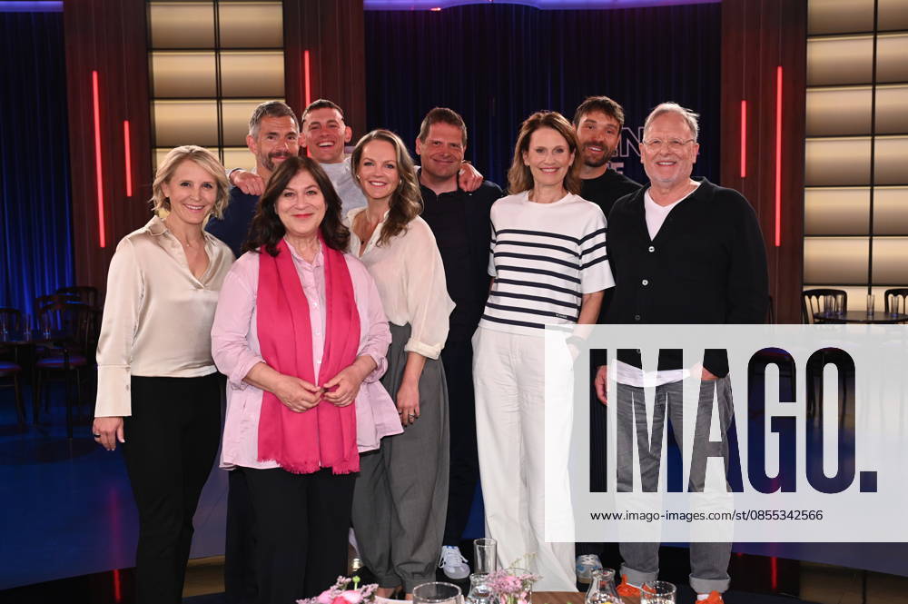 Presenter Susan Link, presenter Micky Beisenherz, actress Eva Mattes, comedian Jerry Vsan, presenter Eva Brenner, cyclist Jan Ullrich, sports presenter Katrin Müller Hohenstein, cyclist Rick Zabel and doctor Dietrich Grönemeyer, l-r, as guests on the WDR talk show Kölner Treff
