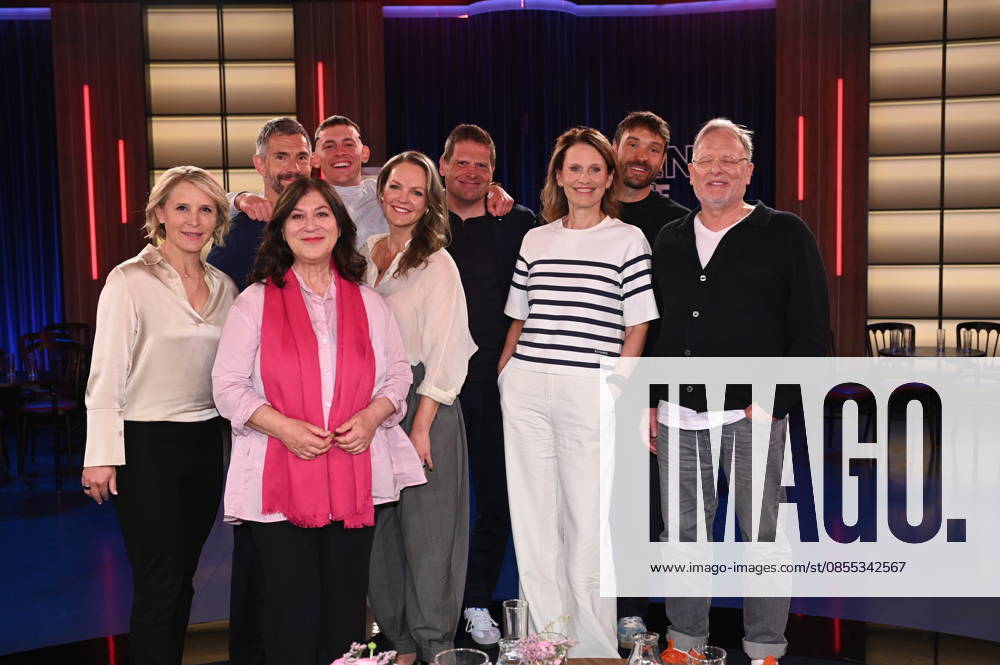 Presenter Susan Link, presenter Micky Beisenherz, actress Eva Mattes, comedian Jerry Vsan, presenter Eva Brenner, cyclist Jan Ullrich, sports presenter Katrin Müller Hohenstein, cyclist Rick Zabel and doctor Dietrich Grönemeyer, l-r, as guests on the WDR talk show Kölner Treff