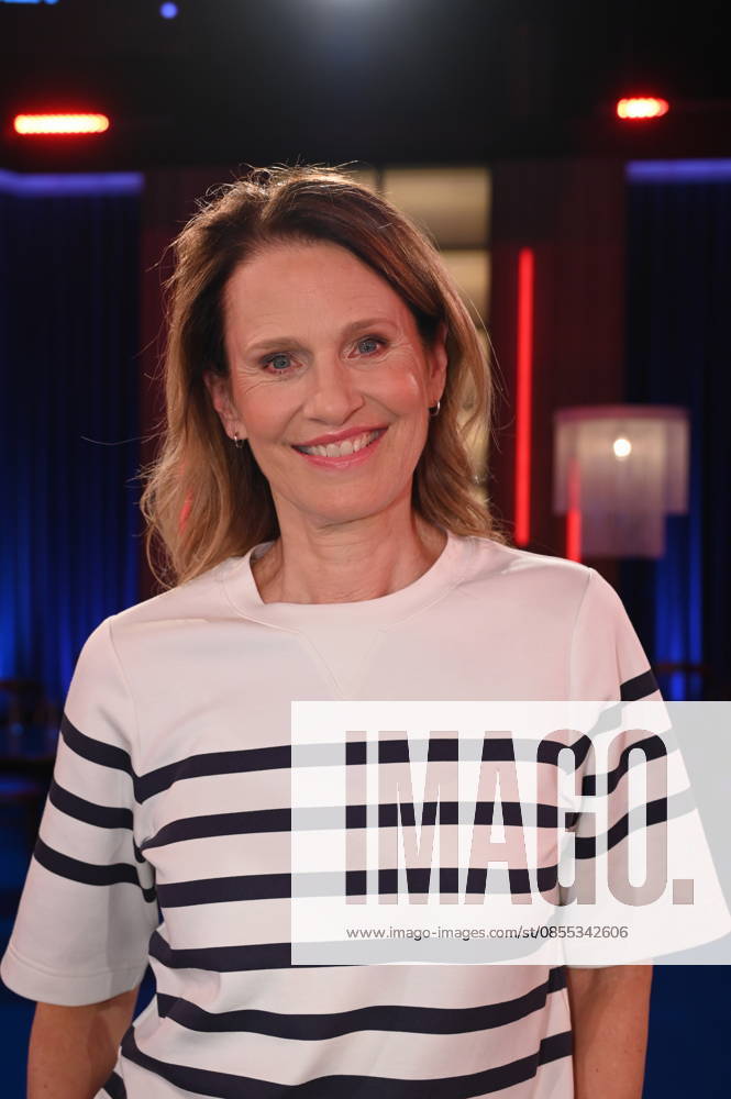 Sports presenter Katrin Müller Hohenstein as a guest on the WDR talk show Kölner Treff