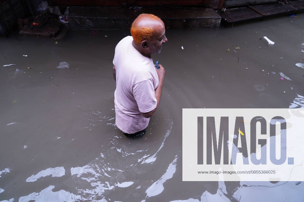 DHAKA, BANGLADESH †May 1, 2026: After several hours of continuous rainfall, many small and major roads across the capital Dhaka were submerged, with water levels ranging from knee-deep to waist-deep in some areas. People forced to leave their homes for work faced severe difficulties, disrupting normal city life. Stray dogs and other animals were also left vulnerable in the flooded conditions. In many cases, clogged manholes filled with plastic waste and debris obstructed drainage systems, leading to widespread waterlogging. Dhaka Bangladesh - ZUMAk185 20260501_zip_k185_014