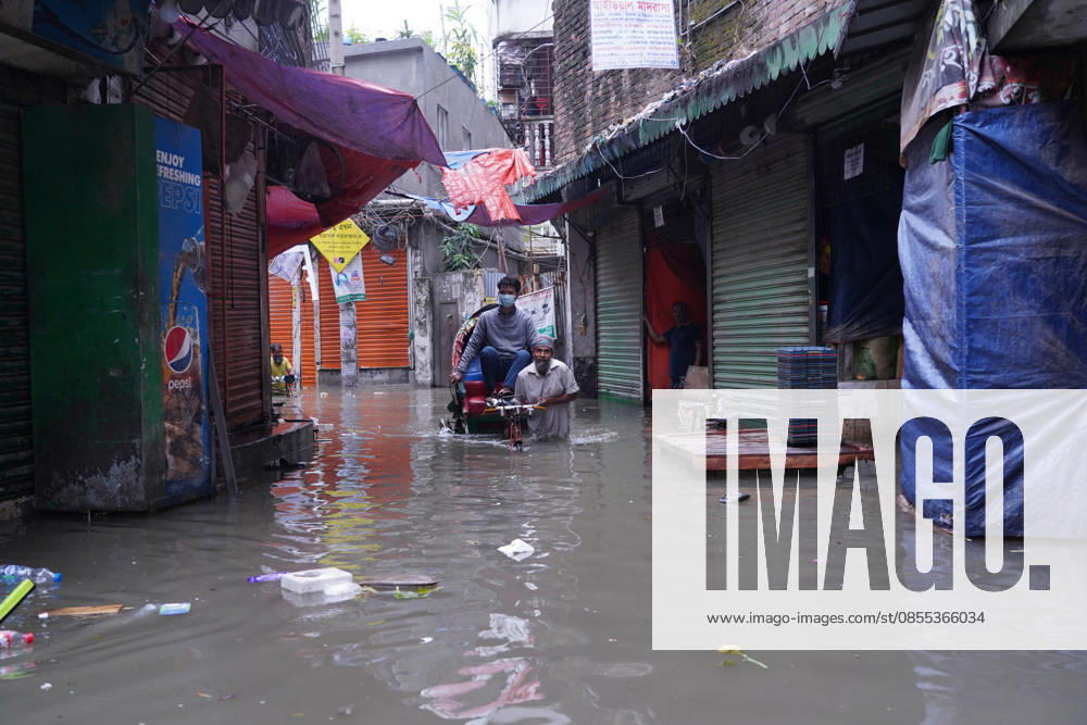 DHAKA, BANGLADESH †May 1, 2026: After several hours of continuous rainfall, many small and major roads across the capital Dhaka were submerged, with water levels ranging from knee-deep to waist-deep in some areas. People forced to leave their homes for work faced severe difficulties, disrupting normal city life. Stray dogs and other animals were also left vulnerable in the flooded conditions. In many cases, clogged manholes filled with plastic waste and debris obstructed drainage systems, leading to widespread waterlogging. Dhaka Bangladesh - ZUMAk185 20260501_zip_k185_015