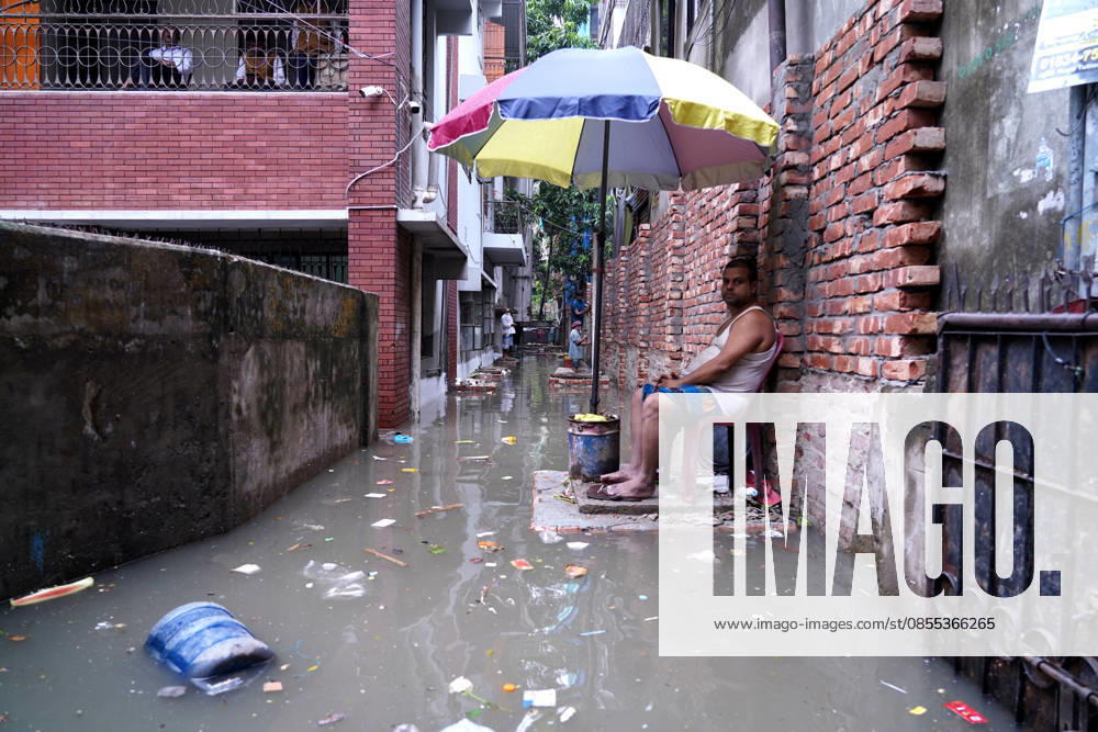 DHAKA, BANGLADESH Ã¢â‚¬ May 1, 2026: After several hours of continuous rainfall, many small and major roads across the capital Dhaka were submerged, with water levels ranging from knee-deep to waist-deep in some areas. People forced to leave their homes for work faced severe difficulties, disrupting normal city life. Stray dogs and other animals were also left vulnerable in the flooded conditions. In many cases, clogged manholes filled with plastic waste and debris obstructed drainage systems, leading to widespread waterlogging. Dhaka Bangladesh - ZUMAk185 20260501_zip_k185_011