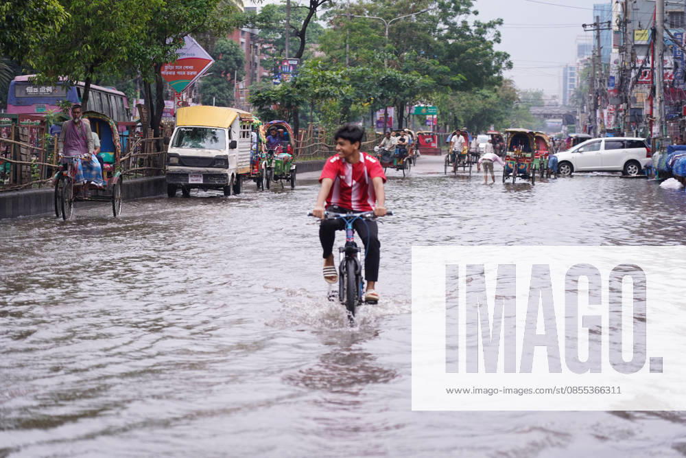 DHAKA, BANGLADESH †May 1, 2026: After several hours of continuous rainfall, many small and major roads across the capital Dhaka were submerged, with water levels ranging from knee-deep to waist-deep in some areas. People forced to leave their homes for work faced severe difficulties, disrupting normal city life. Stray dogs and other animals were also left vulnerable in the flooded conditions. In many cases, clogged manholes filled with plastic waste and debris obstructed drainage systems, leading to widespread waterlogging. Dhaka Bangladesh - ZUMAk185 20260501_zip_k185_048