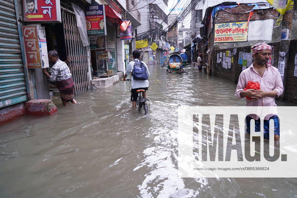 DHAKA, BANGLADESH †May 1, 2026: After several hours of continuous rainfall, many small and major roads across the capital Dhaka were submerged, with water levels ranging from knee-deep to waist-deep in some areas. People forced to leave their homes for work faced severe difficulties, disrupting normal city life. Stray dogs and other animals were also left vulnerable in the flooded conditions. In many cases, clogged manholes filled with plastic waste and debris obstructed drainage systems, leading to widespread waterlogging. Dhaka Bangladesh - ZUMAk185 20260501_zip_k185_001