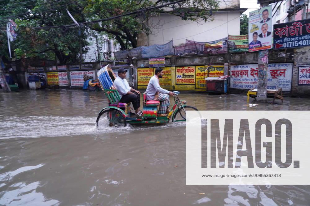 DHAKA, BANGLADESH †May 1, 2026: After several hours of continuous rainfall, many small and major roads across the capital Dhaka were submerged, with water levels ranging from knee-deep to waist-deep in some areas. People forced to leave their homes for work faced severe difficulties, disrupting normal city life. Stray dogs and other animals were also left vulnerable in the flooded conditions. In many cases, clogged manholes filled with plastic waste and debris obstructed drainage systems, leading to widespread waterlogging. Dhaka Bangladesh - ZUMAk185 20260501_zip_k185_022