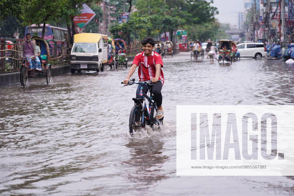 DHAKA, BANGLADESH Ã¢â‚¬ May 1, 2026: After several hours of continuous rainfall, many small and major roads across the capital Dhaka were submerged, with water levels ranging from knee-deep to waist-deep in some areas. People forced to leave their homes for work faced severe difficulties, disrupting normal city life. Stray dogs and other animals were also left vulnerable in the flooded conditions. In many cases, clogged manholes filled with plastic waste and debris obstructed drainage systems, leading to widespread waterlogging. Dhaka Bangladesh - ZUMAk185 20260501_zip_k185_040
