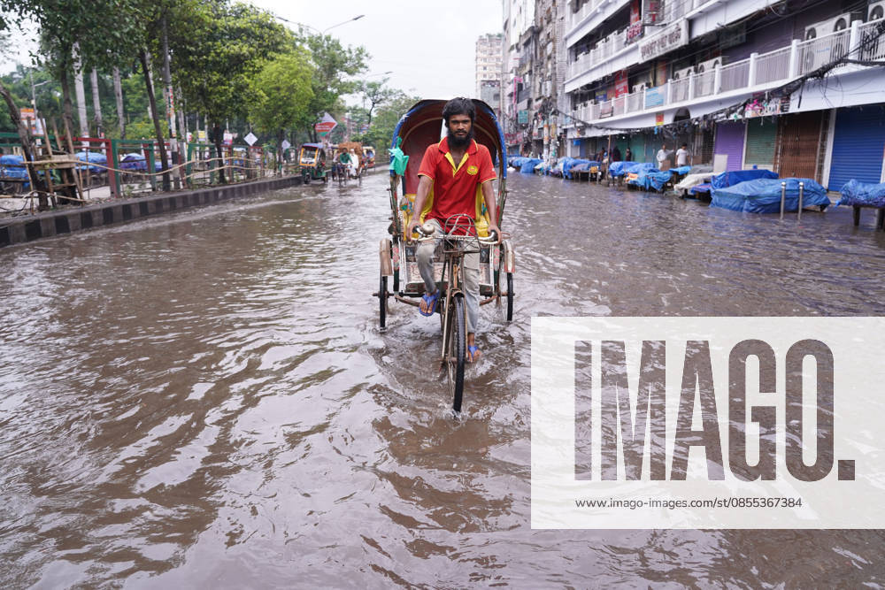 DHAKA, BANGLADESH †May 1, 2026: After several hours of continuous rainfall, many small and major roads across the capital Dhaka were submerged, with water levels ranging from knee-deep to waist-deep in some areas. People forced to leave their homes for work faced severe difficulties, disrupting normal city life. Stray dogs and other animals were also left vulnerable in the flooded conditions. In many cases, clogged manholes filled with plastic waste and debris obstructed drainage systems, leading to widespread waterlogging. Dhaka Bangladesh - ZUMAk185 20260501_zip_k185_043
