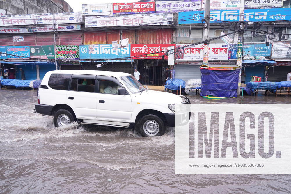 DHAKA, BANGLADESH Ã¢â‚¬ May 1, 2026: After several hours of continuous rainfall, many small and major roads across the capital Dhaka were submerged, with water levels ranging from knee-deep to waist-deep in some areas. People forced to leave their homes for work faced severe difficulties, disrupting normal city life. Stray dogs and other animals were also left vulnerable in the flooded conditions. In many cases, clogged manholes filled with plastic waste and debris obstructed drainage systems, leading to widespread waterlogging. Dhaka Bangladesh - ZUMAk185 20260501_zip_k185_046