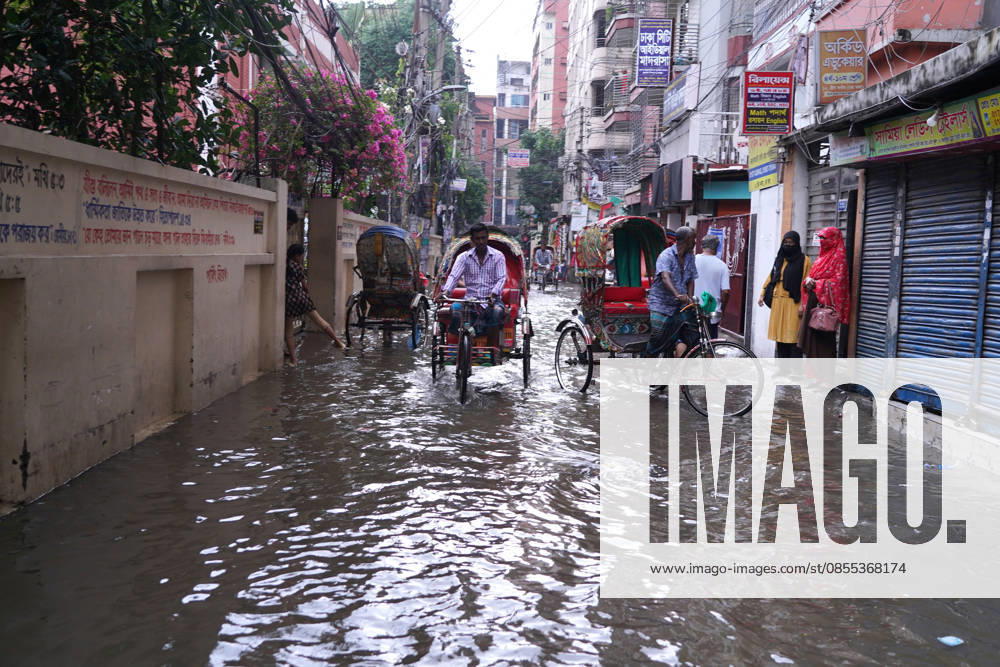 DHAKA, BANGLADESH †May 1, 2026: After several hours of continuous rainfall, many small and major roads across the capital Dhaka were submerged, with water levels ranging from knee-deep to waist-deep in some areas. People forced to leave their homes for work faced severe difficulties, disrupting normal city life. Stray dogs and other animals were also left vulnerable in the flooded conditions. In many cases, clogged manholes filled with plastic waste and debris obstructed drainage systems, leading to widespread waterlogging. Dhaka Bangladesh - ZUMAk185 20260501_zip_k185_033