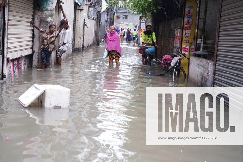 DHAKA, BANGLADESH †May 1, 2026: After several hours of continuous rainfall, many small and major roads across the capital Dhaka were submerged, with water levels ranging from knee-deep to waist-deep in some areas. People forced to leave their homes for work faced severe difficulties, disrupting normal city life. Stray dogs and other animals were also left vulnerable in the flooded conditions. In many cases, clogged manholes filled with plastic waste and debris obstructed drainage systems, leading to widespread waterlogging. Dhaka Bangladesh - ZUMAk185 20260501_zip_k185_031