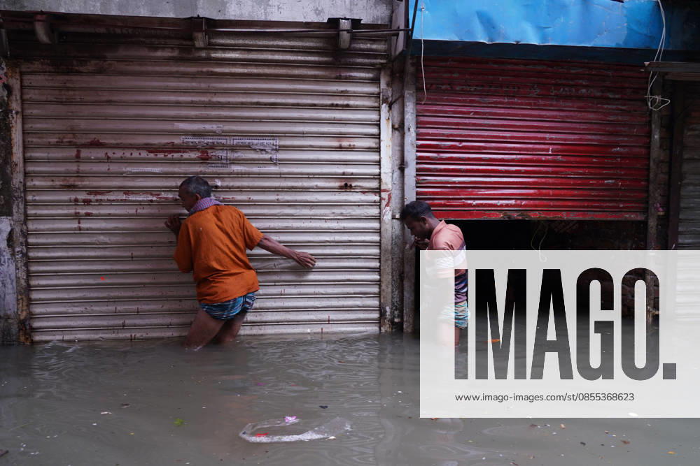 DHAKA, BANGLADESH †May 1, 2026: After several hours of continuous rainfall, many small and major roads across the capital Dhaka were submerged, with water levels ranging from knee-deep to waist-deep in some areas. People forced to leave their homes for work faced severe difficulties, disrupting normal city life. Stray dogs and other animals were also left vulnerable in the flooded conditions. In many cases, clogged manholes filled with plastic waste and debris obstructed drainage systems, leading to widespread waterlogging. Dhaka Bangladesh - ZUMAk185 20260501_zip_k185_028