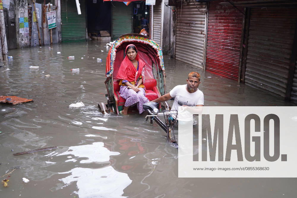 DHAKA, BANGLADESH †May 1, 2026: After several hours of continuous rainfall, many small and major roads across the capital Dhaka were submerged, with water levels ranging from knee-deep to waist-deep in some areas. People forced to leave their homes for work faced severe difficulties, disrupting normal city life. Stray dogs and other animals were also left vulnerable in the flooded conditions. In many cases, clogged manholes filled with plastic waste and debris obstructed drainage systems, leading to widespread waterlogging. Dhaka Bangladesh - ZUMAk185 20260501_zip_k185_023
