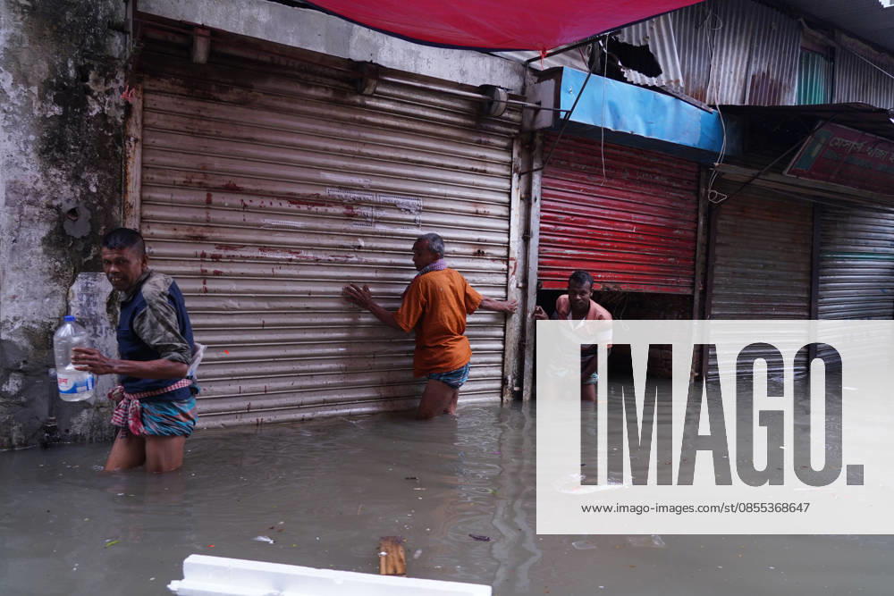 DHAKA, BANGLADESH †May 1, 2026: After several hours of continuous rainfall, many small and major roads across the capital Dhaka were submerged, with water levels ranging from knee-deep to waist-deep in some areas. People forced to leave their homes for work faced severe difficulties, disrupting normal city life. Stray dogs and other animals were also left vulnerable in the flooded conditions. In many cases, clogged manholes filled with plastic waste and debris obstructed drainage systems, leading to widespread waterlogging. Dhaka Bangladesh - ZUMAk185 20260501_zip_k185_026