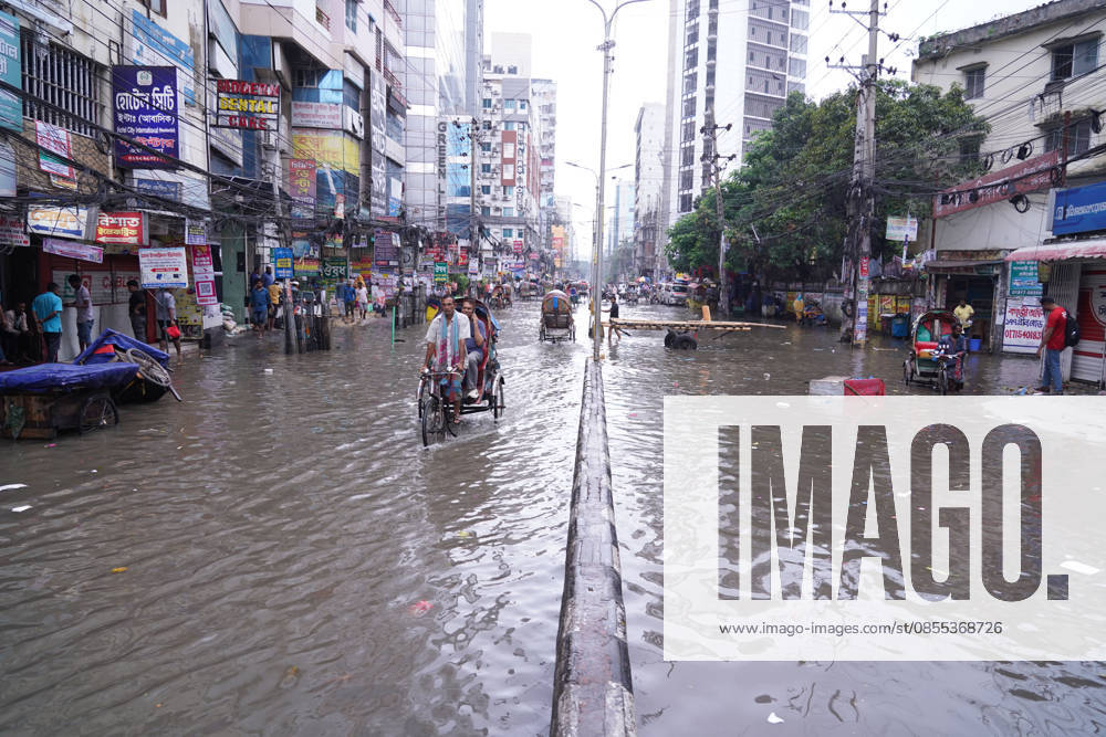 DHAKA, BANGLADESH †May 1, 2026: After several hours of continuous rainfall, many small and major roads across the capital Dhaka were submerged, with water levels ranging from knee-deep to waist-deep in some areas. People forced to leave their homes for work faced severe difficulties, disrupting normal city life. Stray dogs and other animals were also left vulnerable in the flooded conditions. In many cases, clogged manholes filled with plastic waste and debris obstructed drainage systems, leading to widespread waterlogging. Dhaka Bangladesh - ZUMAk185 20260501_zip_k185_018