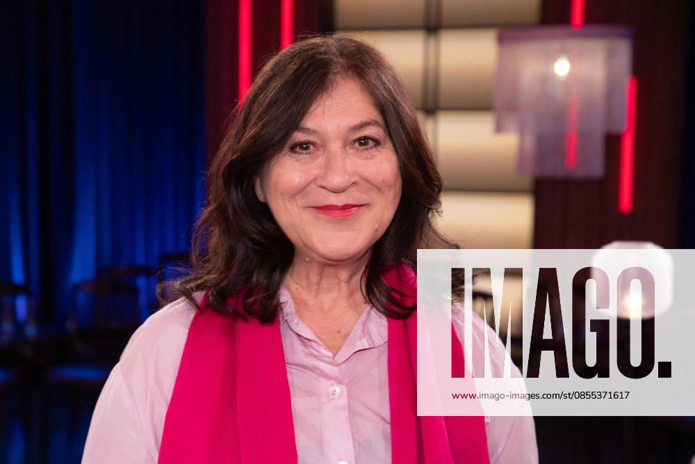 Eva MATTES, actress, portrait, portrait, single picture, cropped single motif, guest in the program ,,Koelner Treff,,, on WDR television