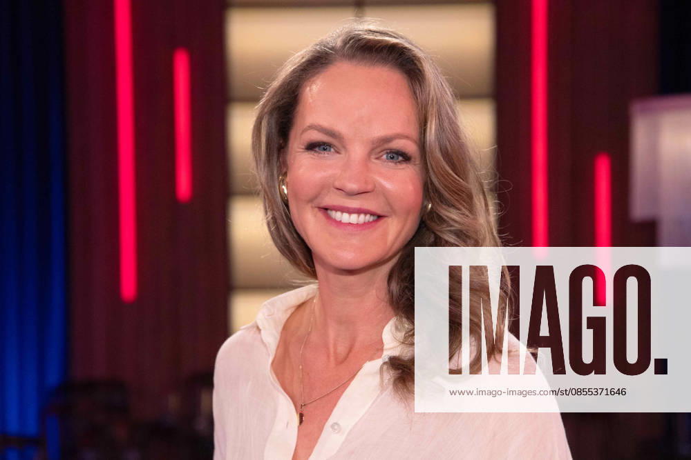 Eva BRENNER, presenter, portrait, portrait, single picture, cropped single motif, as a guest in the program ,,Koelner Treff,, on WDR television