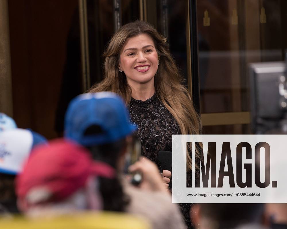 Kelly Clarkson on stage for NBC Today Show Concert Series with Kelly Clarkson, Rockefeller Plaza, New York, NY, May 06, 2025. Photo By: Simon Lindenblatt Everett Collection2506M03 F7015 PUBLICATIONXNOTxINxCANxCHNxFRAxITAxJPNxNORxPOLxRUSxESPxUKxUSA