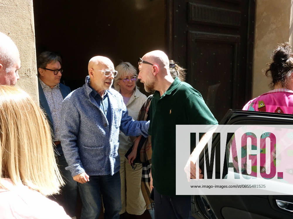 Parma, May 1, 2026. European premiere of Brian Eno s exhibition My Light Years at the Ospedale Vecchio. Pictured is Brian Eno s lecture as he leaves the Casa della Musica.
