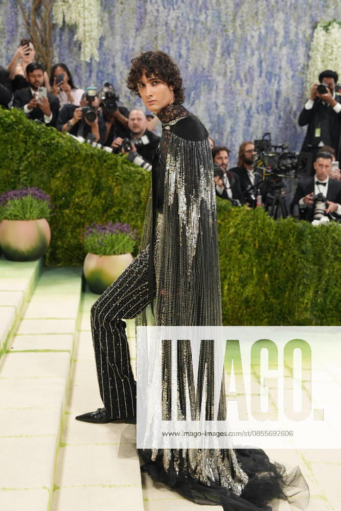 The American singer Sombr poses on the white carpet at the Met Gala in New York, United States, 04 May 2026. The White Carpet at the 2026 Met Gala !ACHTUNG: NUR REDAKTIONELLE NUTZUNG!