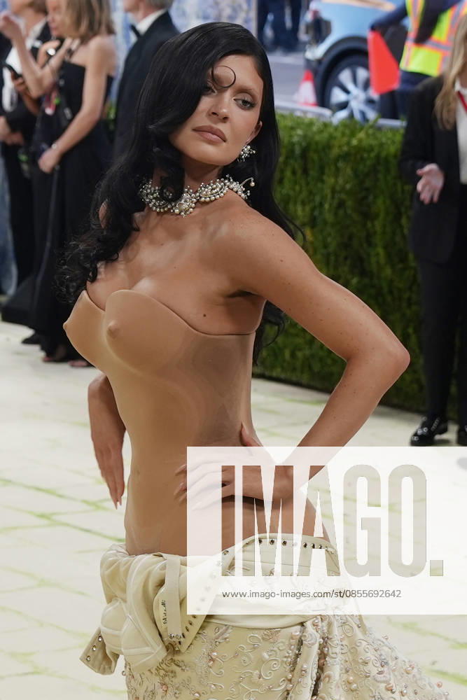 American model Kylie Jenner poses on the white carpet at the Met Gala in New York, United States, 04 May 2026. The White Carpet at the 2026 Met Gala !ACHTUNG: NUR REDAKTIONELLE NUTZUNG!