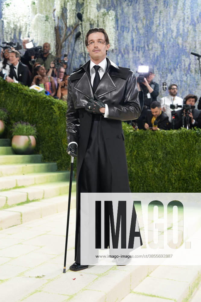 American model and actor Patrick Schwarzenegger poses on the white carpet at the Met Gala in New York, United States, 04 May 2026. The White Carpet at the 2026 Met Gala !ACHTUNG: NUR REDAKTIONELLE NUTZUNG!