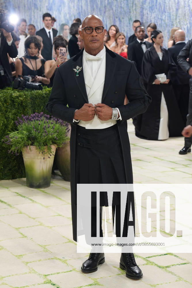Actor and professional wrestler Dwayne Johnson poses on the white carpet at the Met Gala in New York, United States, 04 May 2026. The White Carpet at the 2026 Met Gala !ACHTUNG: NUR REDAKTIONELLE NUTZUNG!