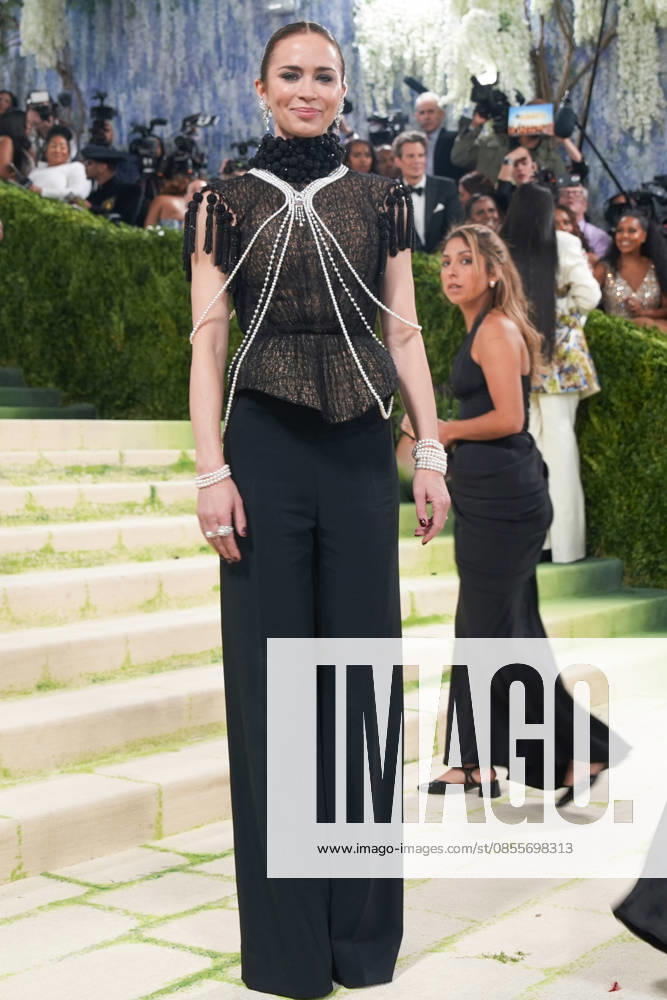 British actress and singer Emily Blunt poses on the white carpet at the Met Gala in New York, United States, 04 May 2026. The White Carpet at the 2026 Met Gala !ACHTUNG: NUR REDAKTIONELLE NUTZUNG!