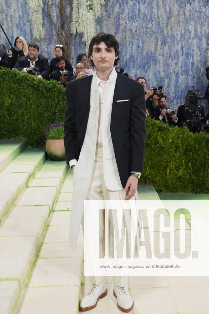 American actor Finn Wolfhard poses on the white carpet at the Met Gala in New York, United States, 04 May 2026. The White Carpet at the 2026 Met Gala !ACHTUNG: NUR REDAKTIONELLE NUTZUNG!