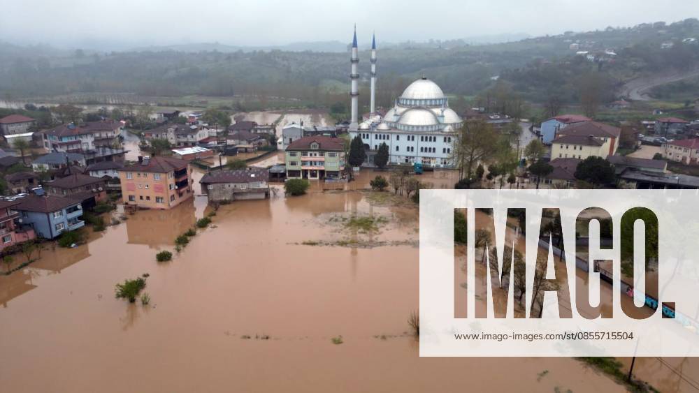 Heavy rain causes flooding in Turkiye s Sakarya SAKARYA, TURKIYE - MAY 5: An aerial view of flooded streets after water flow from the reservoir’s floodplain due to heavy rain at Daricayiri neighborhood in Karasu district of Sakarya, Turkiye on May 5, 2026. Basements of some homes, and agricultural fields, were flooded, and pools of water formed in the school and mosque courtyards. Osman Nevtan Angun Anadolu Sakarya Turkey. Editorial use only. Please get in touch for any other usage.