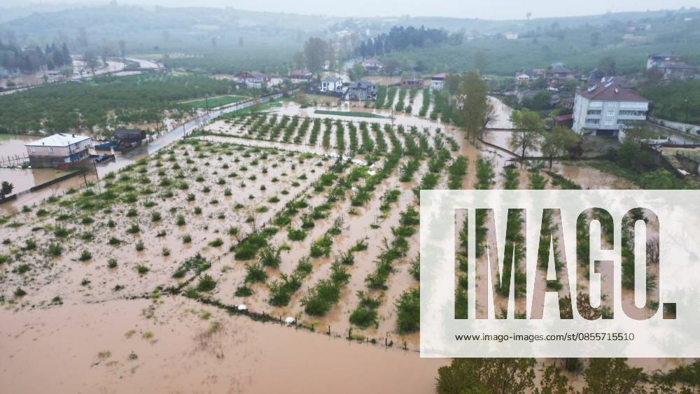 Heavy rain causes flooding in Turkiye s Sakarya SAKARYA, TURKIYE - MAY 5: An aerial view of flooded streets after water flow from the reservoir’s floodplain due to heavy rain at Daricayiri neighborhood in Karasu district of Sakarya, Turkiye on May 5, 2026. Basements of some homes, and agricultural fields, were flooded, and pools of water formed in the school and mosque courtyards. Osman Nevtan Angun Anadolu Sakarya Turkey. Editorial use only. Please get in touch for any other usage.