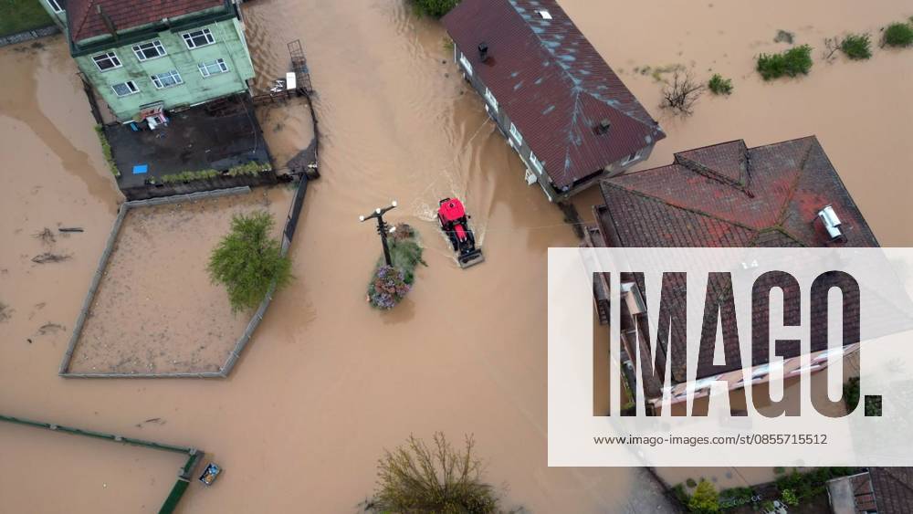 Heavy rain causes flooding in Turkiye s Sakarya SAKARYA, TURKIYE - MAY 5: An aerial view of flooded streets after water flow from the reservoir’s floodplain due to heavy rain at Daricayiri neighborhood in Karasu district of Sakarya, Turkiye on May 5, 2026. Basements of some homes, and agricultural fields, were flooded, and pools of water formed in the school and mosque courtyards. Osman Nevtan Angun Anadolu Sakarya Turkey. Editorial use only. Please get in touch for any other usage.