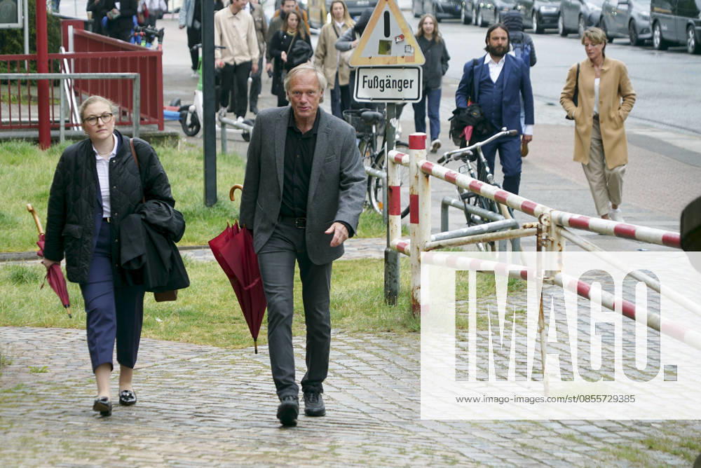 CNTV BLOCK Gerhard Delling TV presenter with defense lawyer Paula Wlodarek in the background Christina Block entrepreneur with her defense lawyer Ingo Bott on 05 05 2026 in Hamburg The defendants and defense lawyers arrive as usual on foot on the street for the 49th day of the trial for alleged child abduction at the Ha