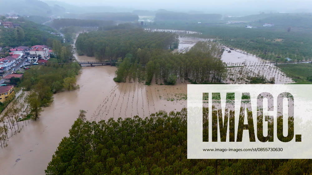 Heavy rain causes flooding in Turkiye s Sakarya SAKARYA, TURKIYE - MAY 4: An aerial view of flooded agricultural land and residential areas after the Melen River overflowed due to heavy rainfall in Sakarya, Turkiye, on May 4, 2026. Basements of some homes and nearby fields were inundated, while standing water also accumulated in school and mosque courtyards. Davut Genc Anadolu Sakarya Turkey. Editorial use only. Please get in touch for any other usage.