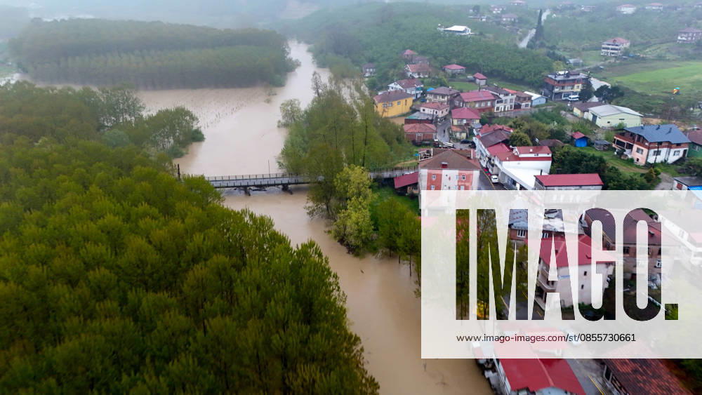 Heavy rain causes flooding in Turkiye s Sakarya SAKARYA, TURKIYE - MAY 4: An aerial view of flooded agricultural land and residential areas after the Melen River overflowed due to heavy rainfall in Sakarya, Turkiye, on May 4, 2026. Basements of some homes and nearby fields were inundated, while standing water also accumulated in school and mosque courtyards. Davut Genc Anadolu Sakarya Turkey. Editorial use only. Please get in touch for any other usage.