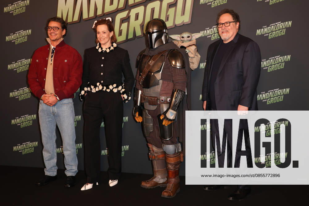 The Mandalorian and Grogu eÌveÌnement speÌcial fans au Grand Rex Ã Paris Pedro Pascal, Sigourney Weaver, le Mandalorian, le Grogu et Jon Favreau The Mandalorian and Grogu eÌveÌnement speÌcial fans au Grand Rex Ã Paris, le 5 mai 2026. Pedro Pascal, Sigourney Weaver and Jon Favreau at the The Mandalorian and Grogu fans special events at the Grand Rex theatre in Paris on may 5th 2026.