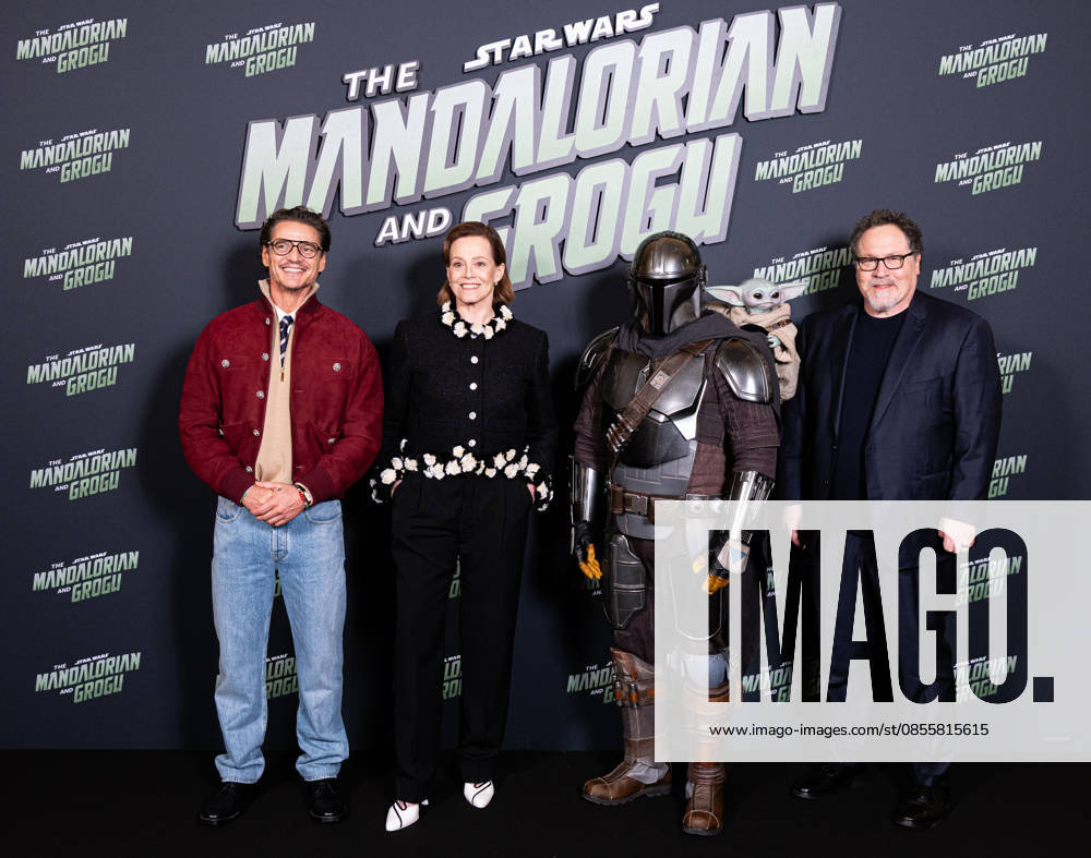 Avp The Mandalorian and Grogu at Grand Rex Vip Actor Pedro Pascal Sigourney Weaver and Jon Favreau 455628 2026 05 05