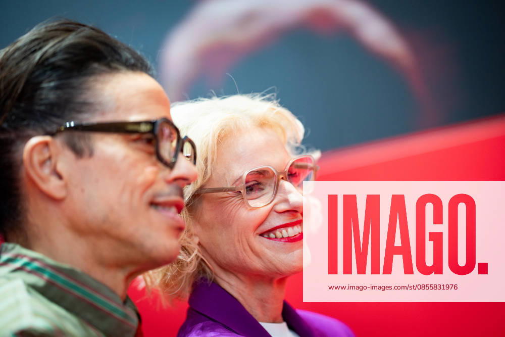 Jorge Gonzalez, presenter, choreographer and model, on the BILD Stage, with journalist Tanja May OMR26 Festival in Hamburg, Hamburg Hamburg Germany Fair