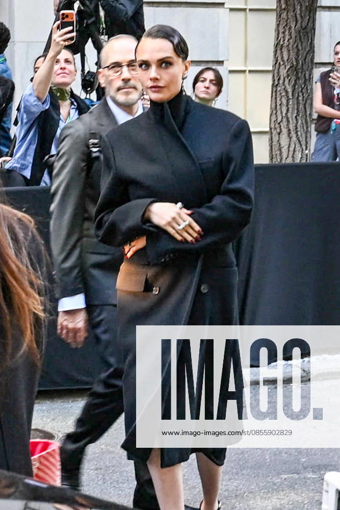 Cara Delevingne Celebrities in front of their hotels during the MET Gala 2026 evening at the Metropolitan Museum of Art in New York, May 7, 2026 Gedeon Taieb Bestimage Celebrities in front of their hotels during the MET Gala 2026 evening at the Metropolitan Museum of Art in New York, May 7, 2026 New York Etats Unis