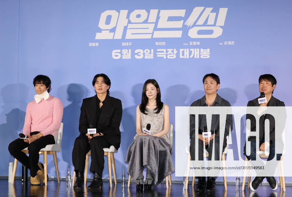 Movie Wild Sing Movie Wild Sing The stars of the new movie Wild Sing -- Kang Dong-won, Um Tae-goo, Park Ji-hyun and Oh Jung-sae (L to 2nd R) -- along with director Son Jae-gon (R) -- attend a publicity event in Seoul on May 7, 2026, to promote the movie, set to hit local screens in South Korea on June 3. (Yonhap) 2026-05-08 10:04:45 < 1980-2026 YONHAPNEWS AGENCY. .> ¼¿ïƯº°½Ã
