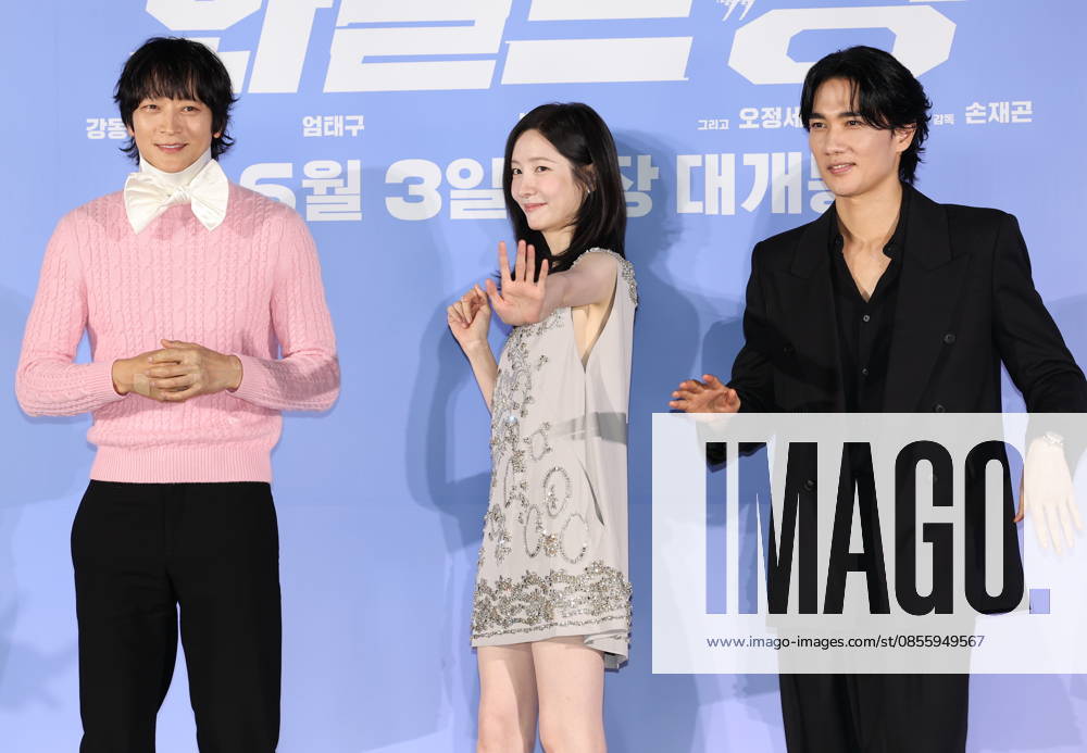 Movie Wild Sing Movie Wild Sing The stars of the new movie Wild Sing -- Kang Dong-won, Park Ji-hyun and Um Tae-goo (L to R) -- pose for a photo during a publicity event in Seoul on May 7, 2026, to promote the movie, set to hit local screens in South Korea on June 3. (Yonhap) 2026-05-08 10:06:10 < 1980-2026 YONHAPNEWS AGENCY. .> ¼¿ïƯº°½Ã
