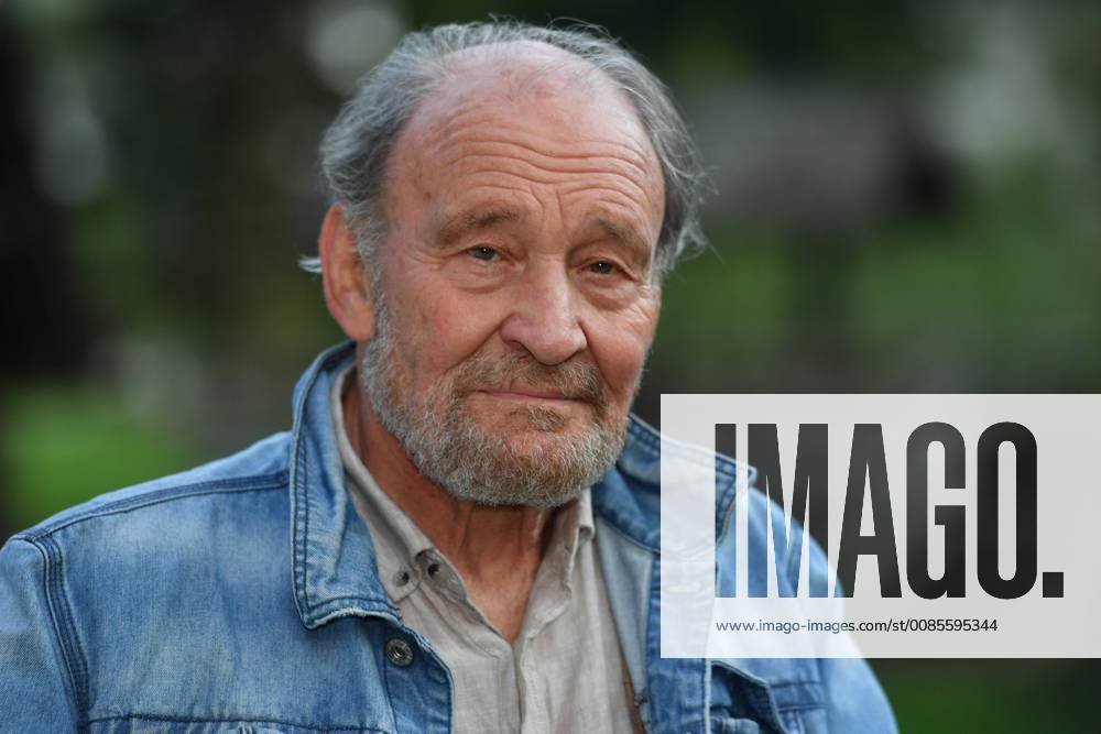 Michael MENDL plays the role of Franz Gentner proud patriarch of the family distillery single image single image portrait portrait press event on set WATZMANN ERMITTELT on 19 09 2018 in the Enzian distillery Grassl in Berchtesgaden