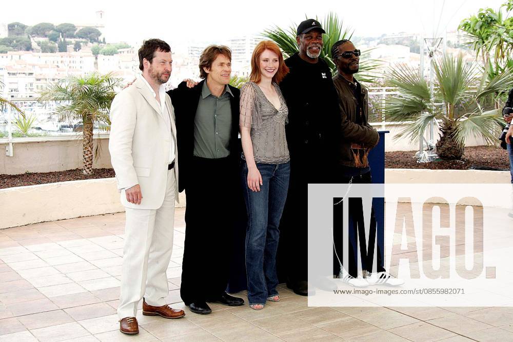 CANNES ALLSTAR May 16, 2005 - Scarborough, North Yorkshire, England - 2005 CANNES FILM FESTIVAL, CANNES, FRANCE.. MANDERLAY CAST PHOTOCALL. .LARS VON TRIER, WILLEM DAFOE, BRYCE DALLAS HOWARD, DANNY GLOVER & ISAACH DE BLANOLE. DAVID GADD 2005 .K43389.05-16-2005