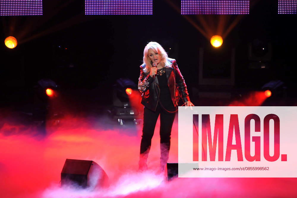 Bonnie Tyler during her appearance at the recording of the RTL TV show Back to School in Berlin Concern for Bonnie Tyler after her emergency operation, the 74-year-old singer is in an induced coma