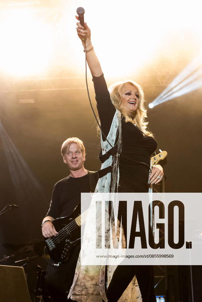 Bonnie Tyler, the singer at her concert on 21 9 2023 at the Sagres Campo Pequeno in Lisbon, Portugal Concern for Bonnie Tyler after her emergency operation, the 74-year-old singer is in an induced coma