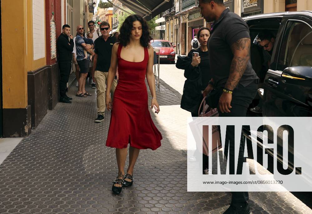 Rosalia with her fans in the streets of Seville, Friday, May 8, 2026 Cordon Press