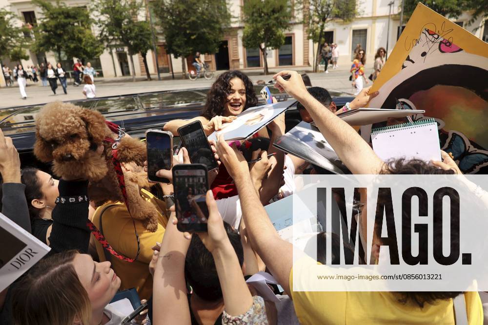Rosalia with her fans in the streets of Seville, Friday, May 8, 2026 Cordon Press