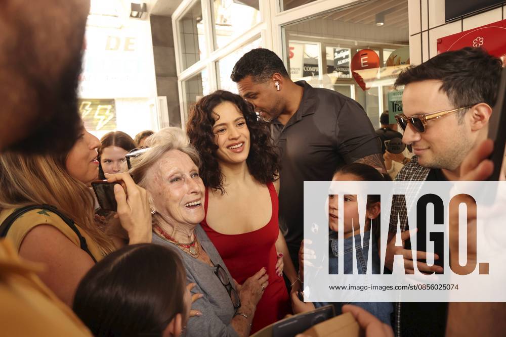 Rosalia with her fans in the streets of Seville, Friday, May 8, 2026 Cordon Press